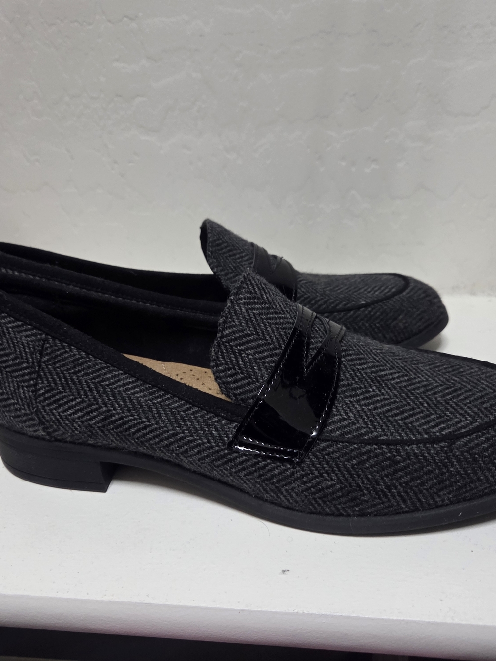 Clarks Women’s Charcoal Herringbone Flats with Black Patent Strap - Picture 7 of 11